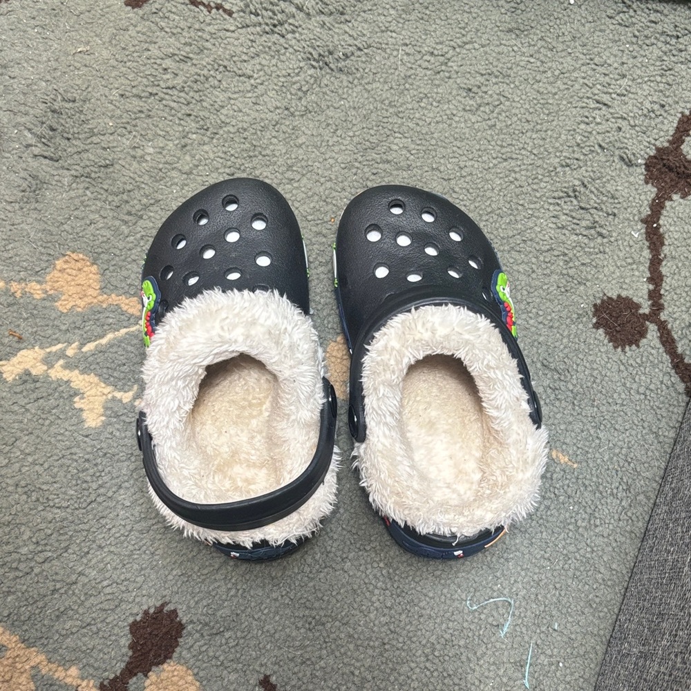 Cozy Black Clogs with Fleece Lining